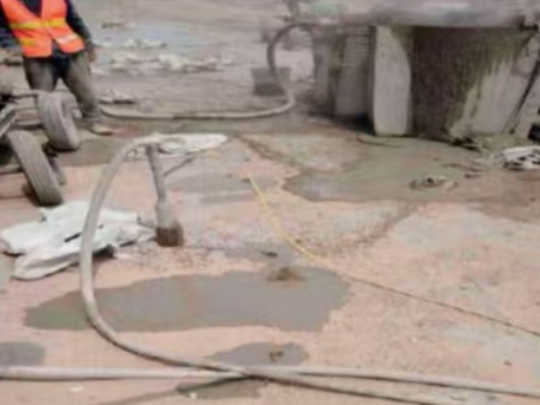 济南水泥混凝土路面板底注浆技术 路面脱空注浆整治方案